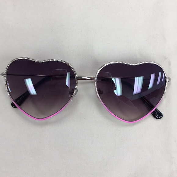 Accessories - ✨LAST ONE✨ New Heart Sunglasses